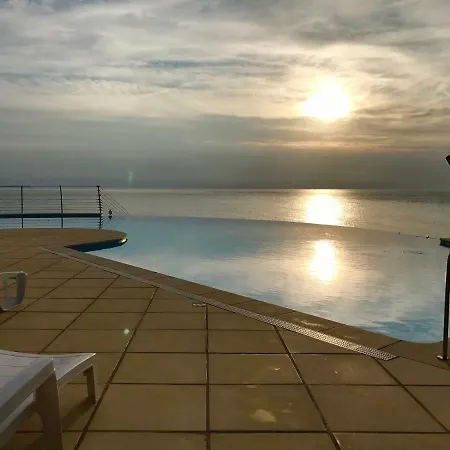 Апартаменты Bright With A Garden And A Wonderfull Sea View