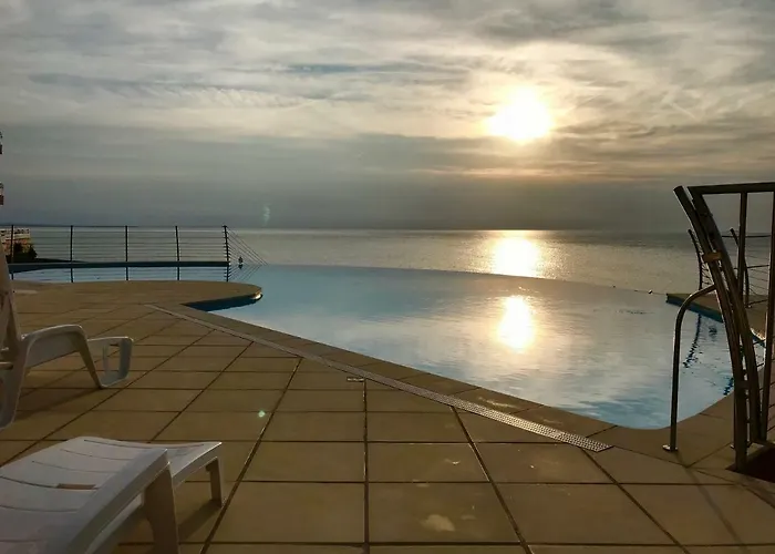 Апартаменты Bright With A Garden And A Wonderfull Sea View