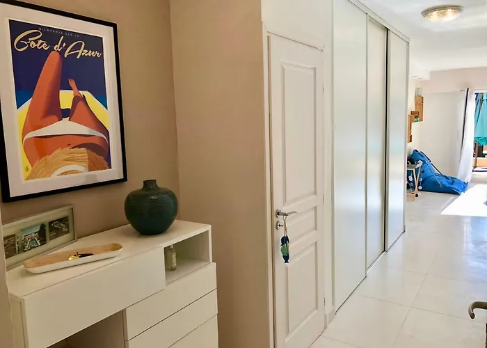 Апартаменты Bright With A Garden And A Wonderfull Sea View *