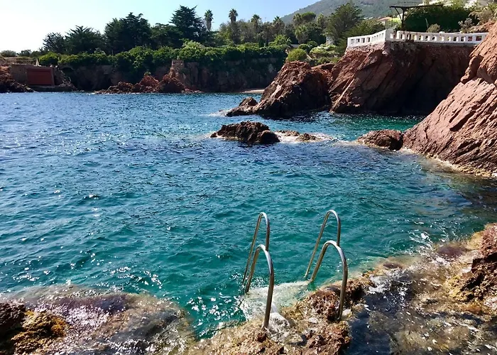 Bright With A Garden And A Wonderfull Sea View * Le Trayas