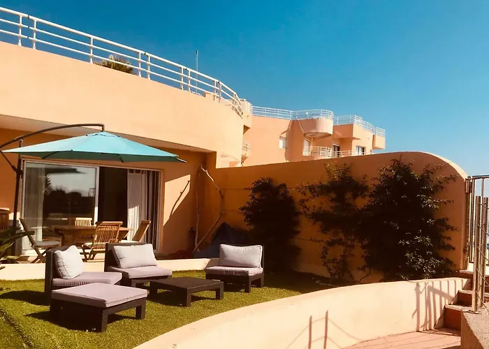 Bright With A Garden And A Wonderfull Sea View *