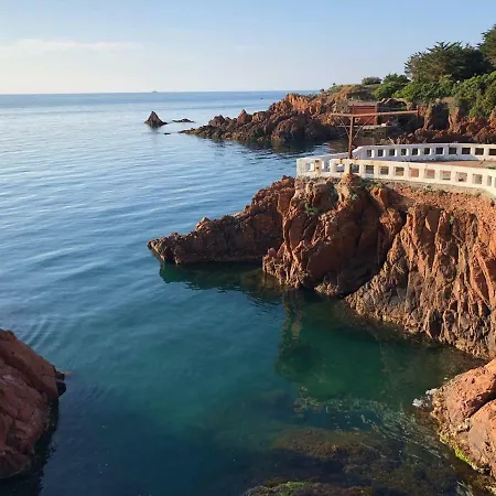 Bright Apartment With A Garden And A Wonderfull Sea View Le Trayas